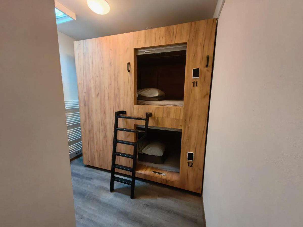 Capsule Hostel Erbenova Πράγα Εξωτερικό φωτογραφία