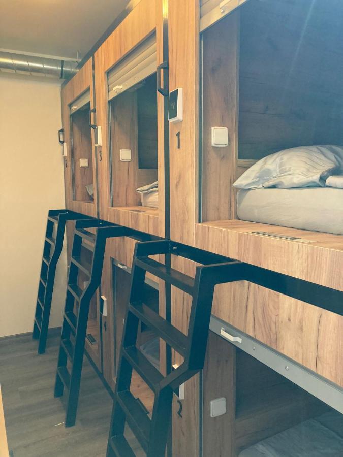 Capsule Hostel Erbenova Πράγα Εξωτερικό φωτογραφία