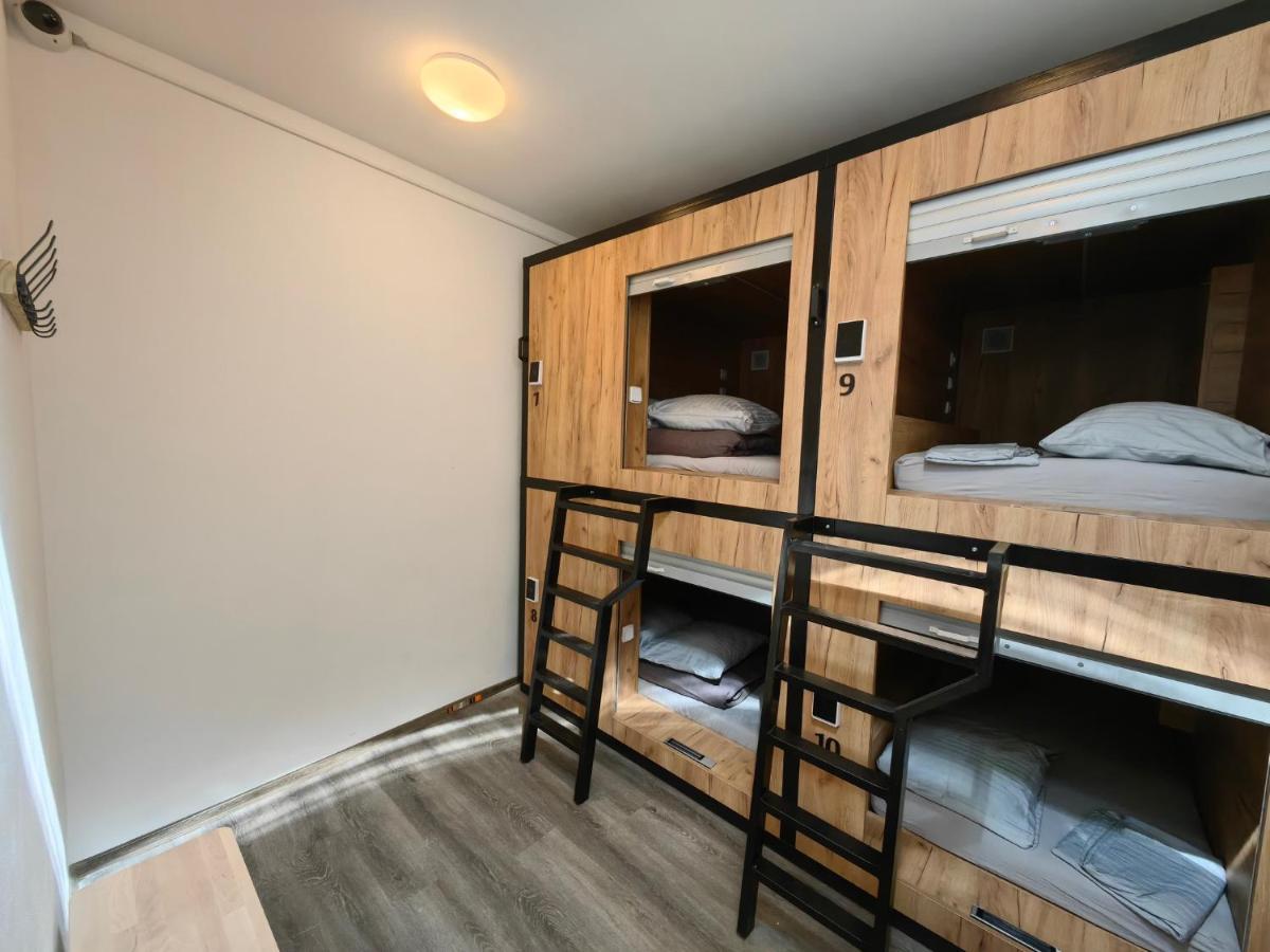 Capsule Hostel Erbenova Πράγα Εξωτερικό φωτογραφία